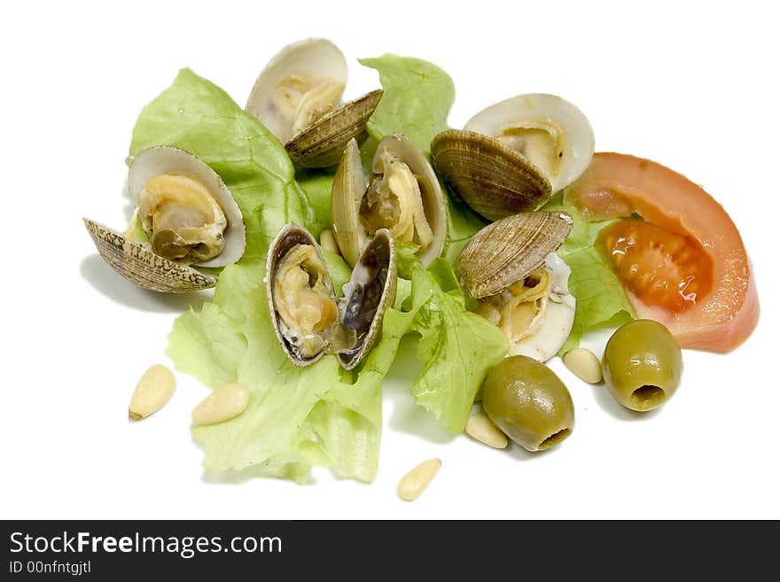 Plate of clams with salad, tomato, olive and pine nuts