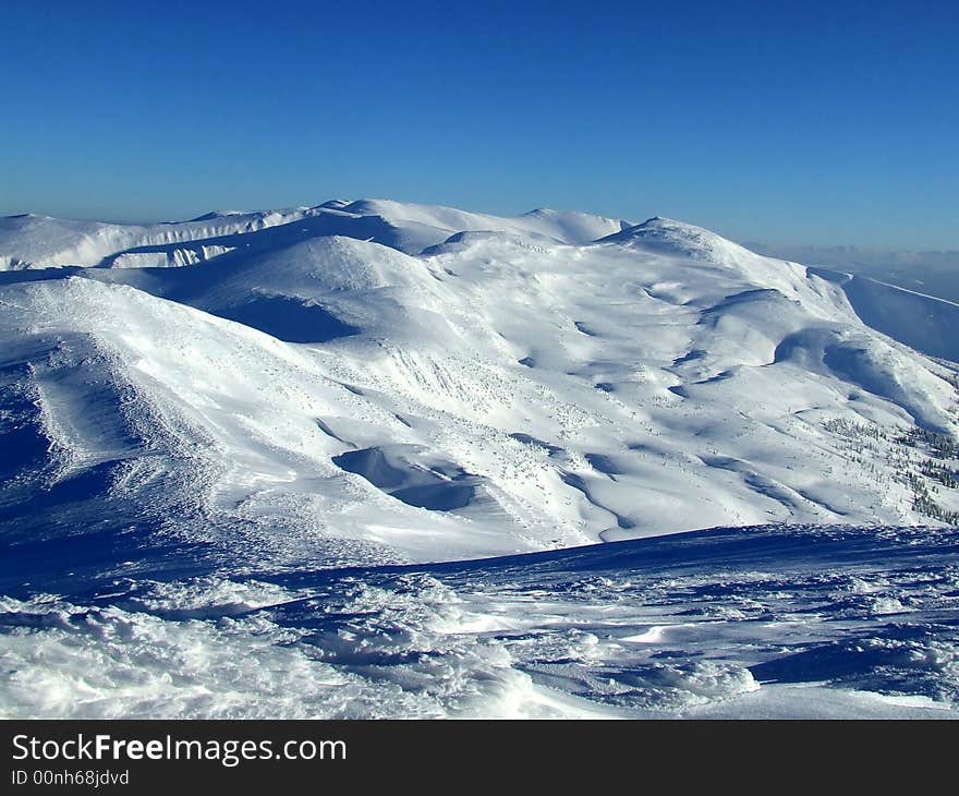 Snow`s mountains in the Carpate