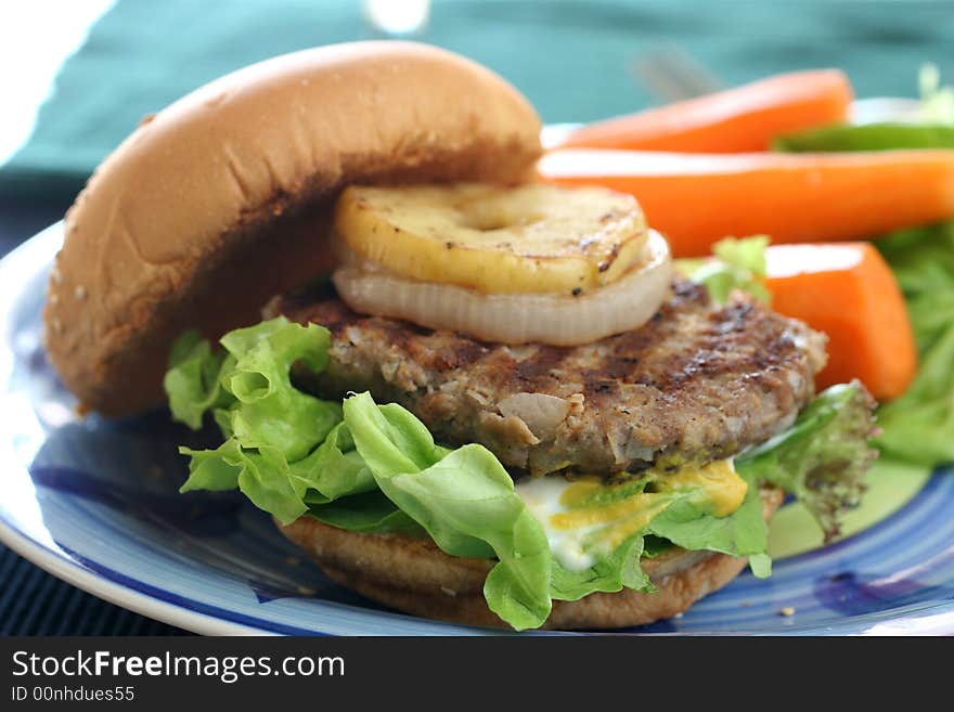 Healthier homemade grilled burger with carrots and plenty vegetables