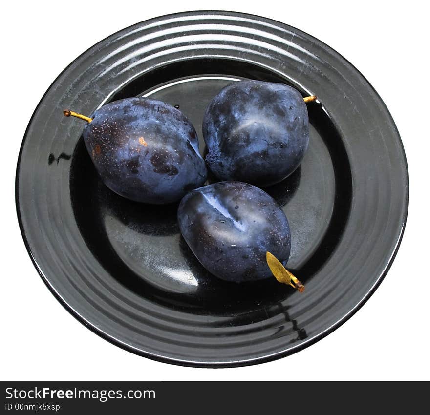 Close-up of fresh plums on a black plate