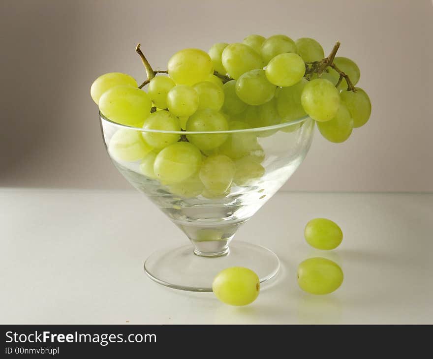 Bunch of grapes in the bowl