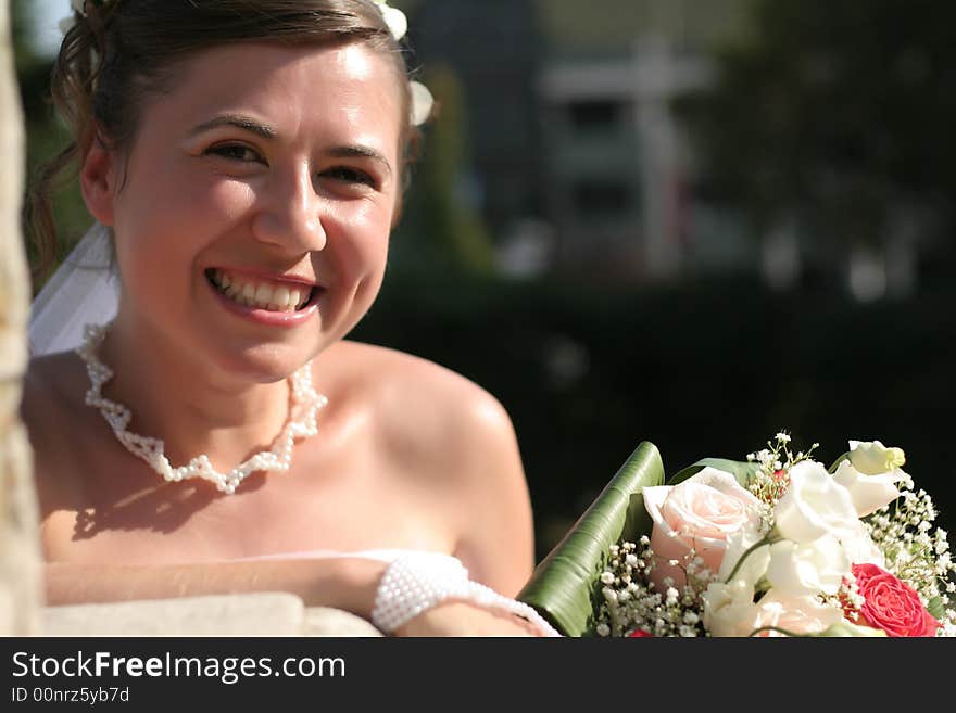 Young bride posing in the wedding day