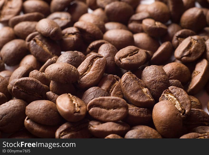 Loose natural grains of coffee