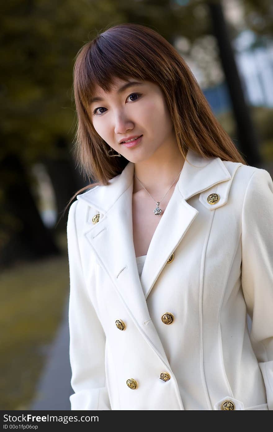 A girl was posing fashion on autumn campus. A girl was posing fashion on autumn campus