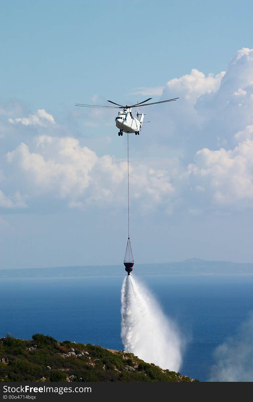 Fire fighting helicopter