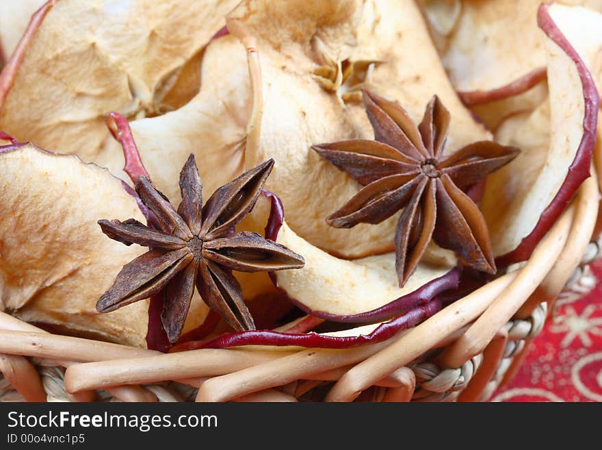 Dried apples with anise