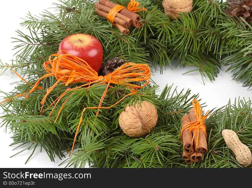 Advent wreath with orange bast, walnuts, cinnamon