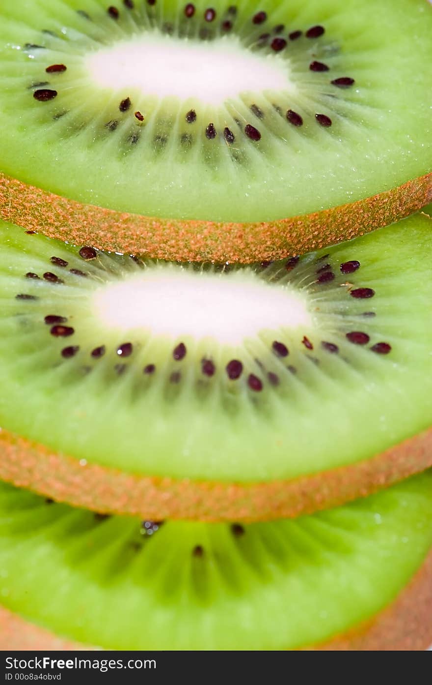 Kiwi slices.