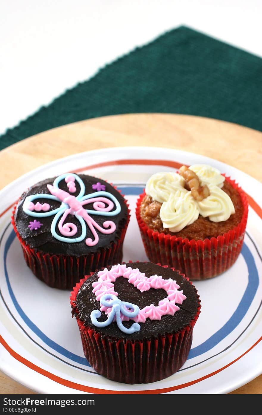 Fancy carrot and chocolate cupcakes with icing design on top