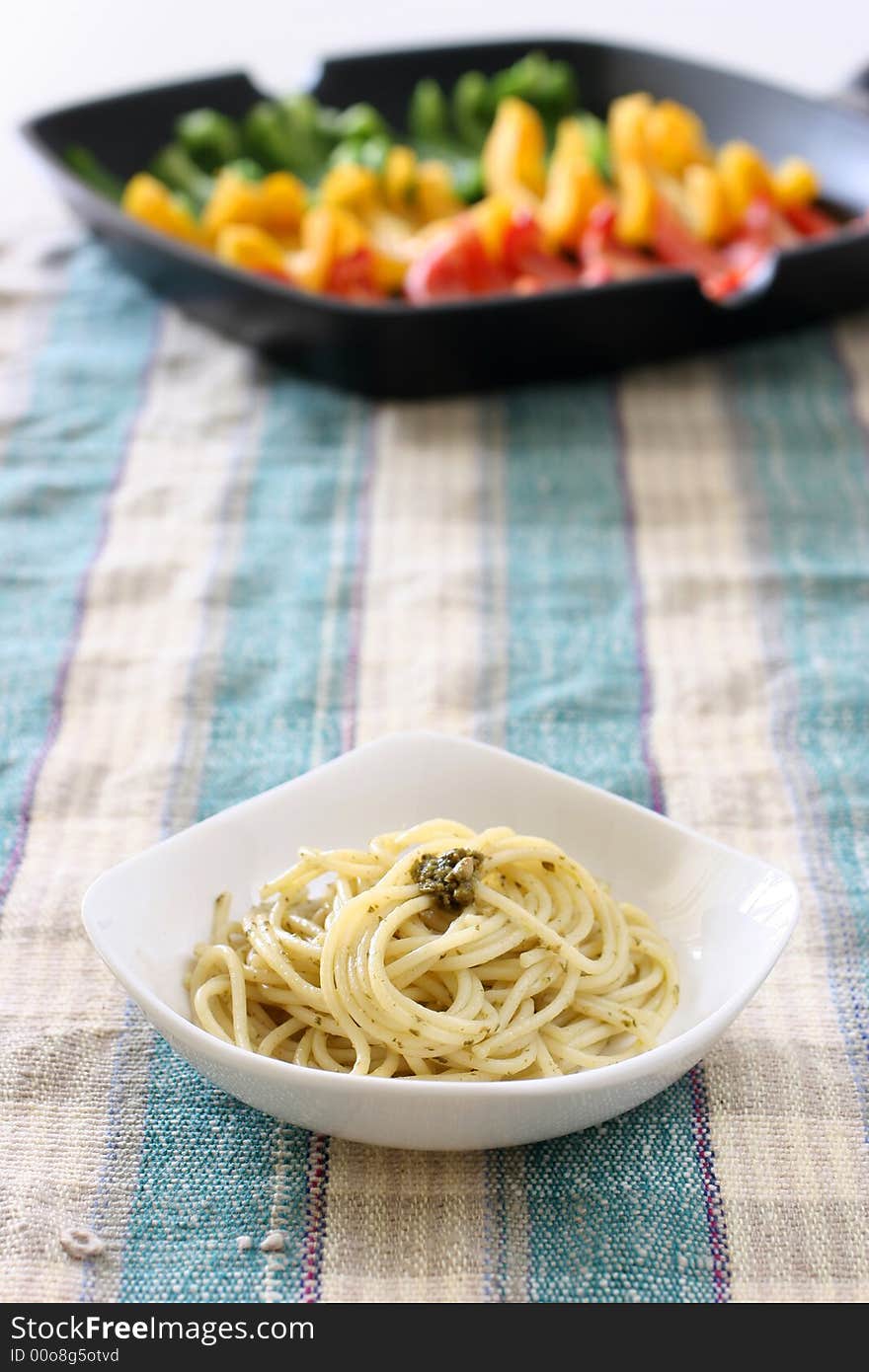 Plain pasta olio in small square shaped bowl