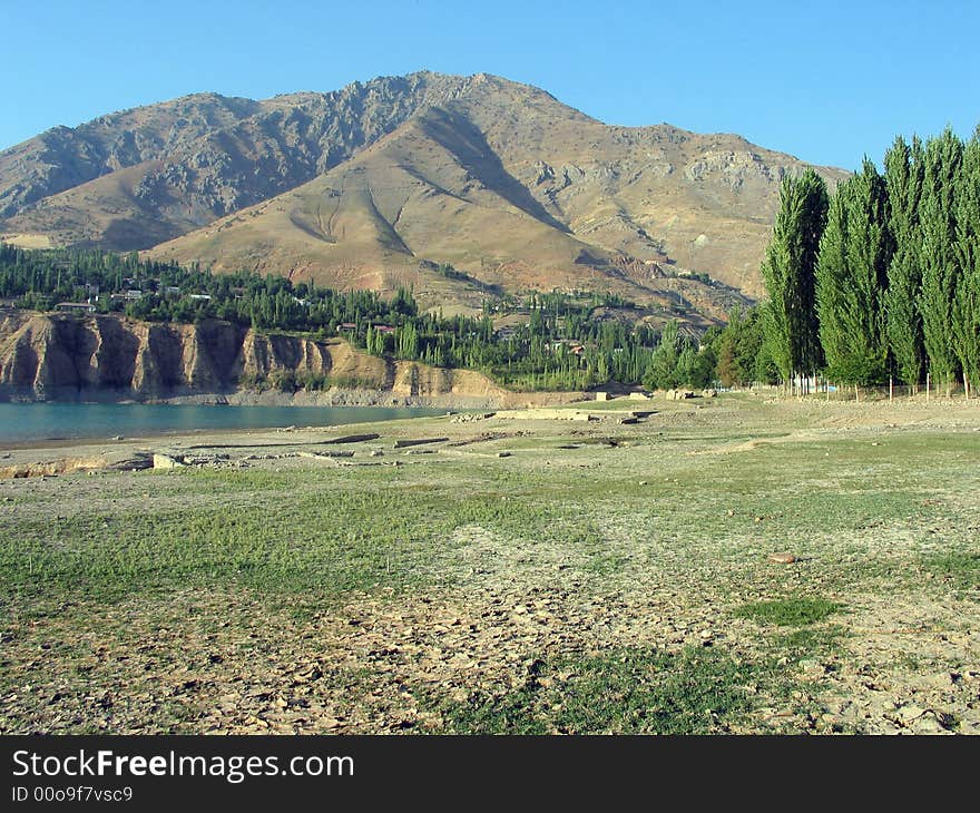 Settlement under mountain