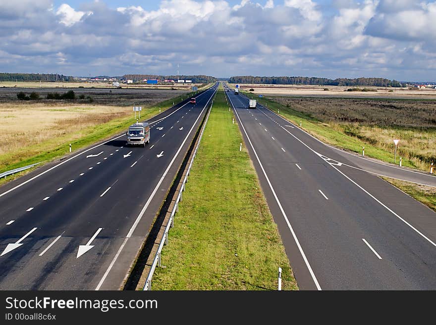 Higway heading far to the horizon. Higway heading far to the horizon