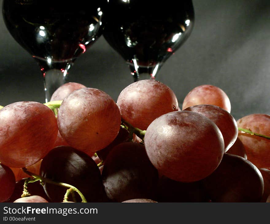 Red grapes and red wine