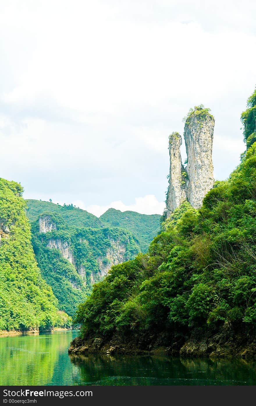 China's Guizhou Green Mountain White Cloud blue syk