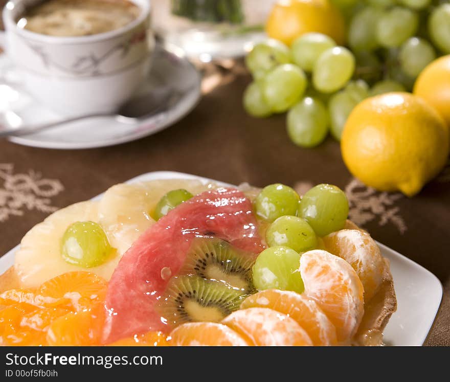 Delicious fruit tarta