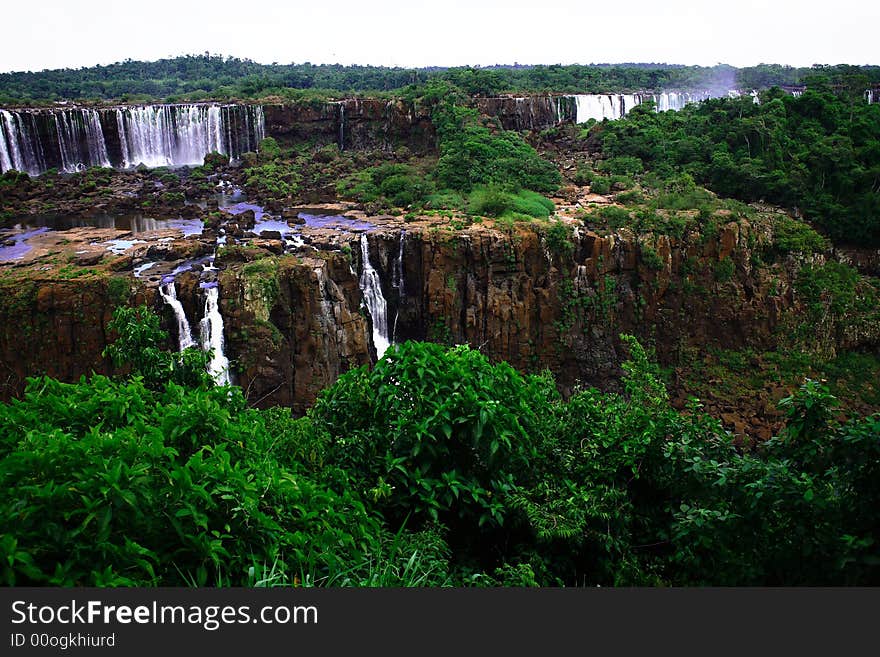 Iguassu (Iguazu; Igua�u) Falls - Large Waterfalls