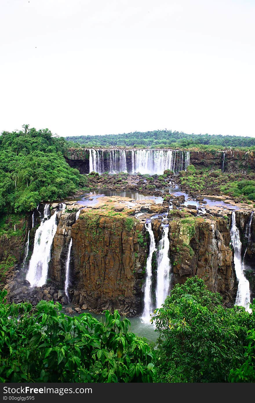 Iguassu (Iguazu; Igua�u) Falls - Large Waterfalls