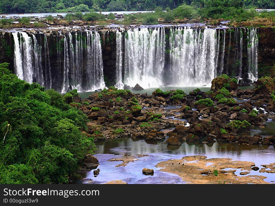 Iguassu (Iguazu; Igua�u) Falls - Large Waterfalls