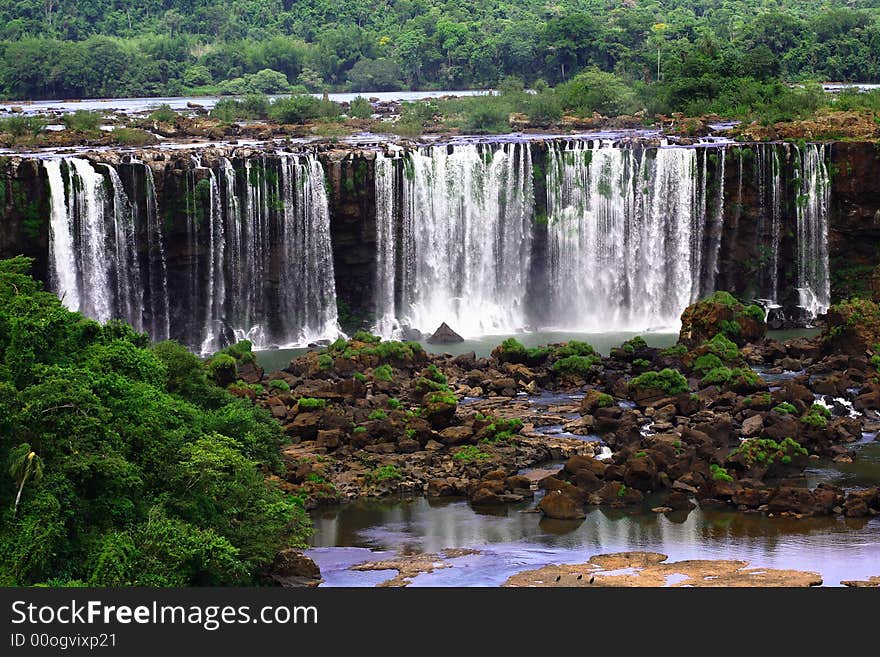 Iguassu (Iguazu; Iguaçu) Falls - Large Waterfalls