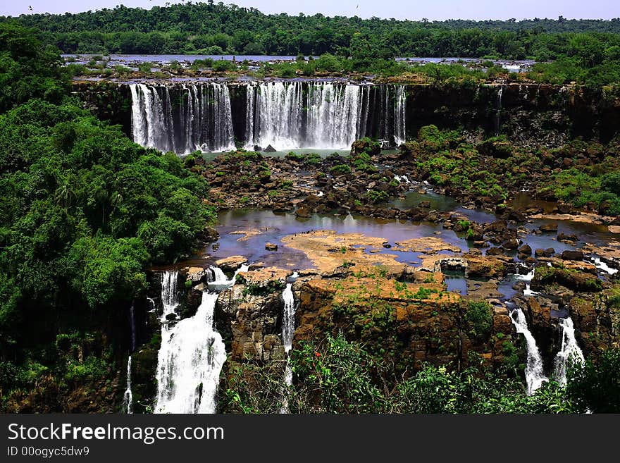 Iguassu (Iguazu; IguaÃ§u) Falls - Large Waterfalls