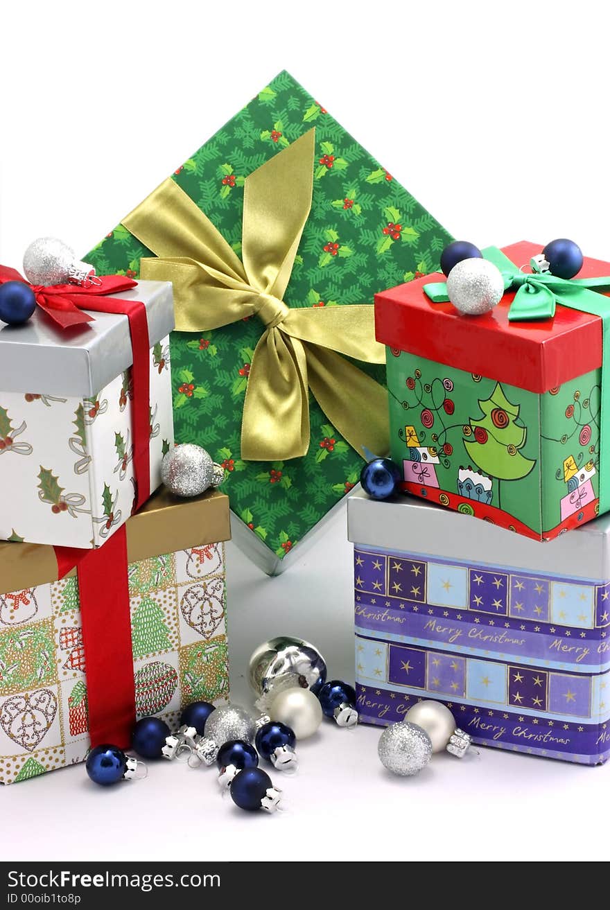 Christmas Gift Boxes With Christmas Ornaments