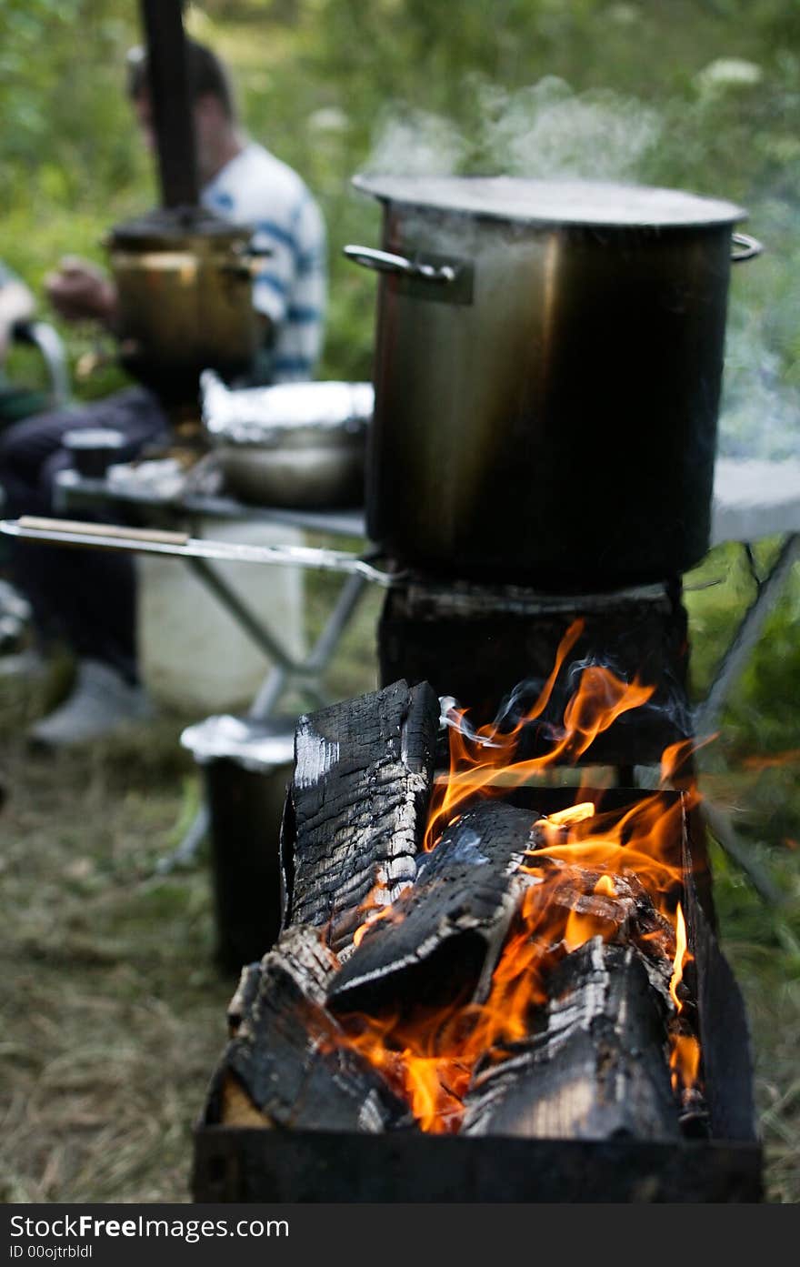 Chargrill with a boiling pot