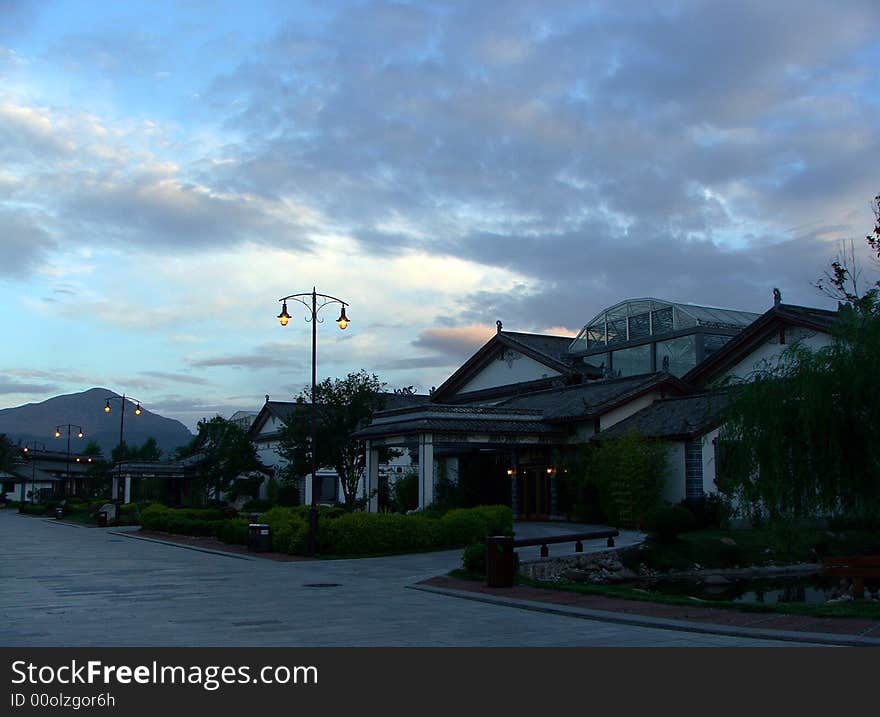 Lijiang Guanfang Gardens Villa Hotel,5-Stars hotel in Lijiang city,behind the hotel is a golf court