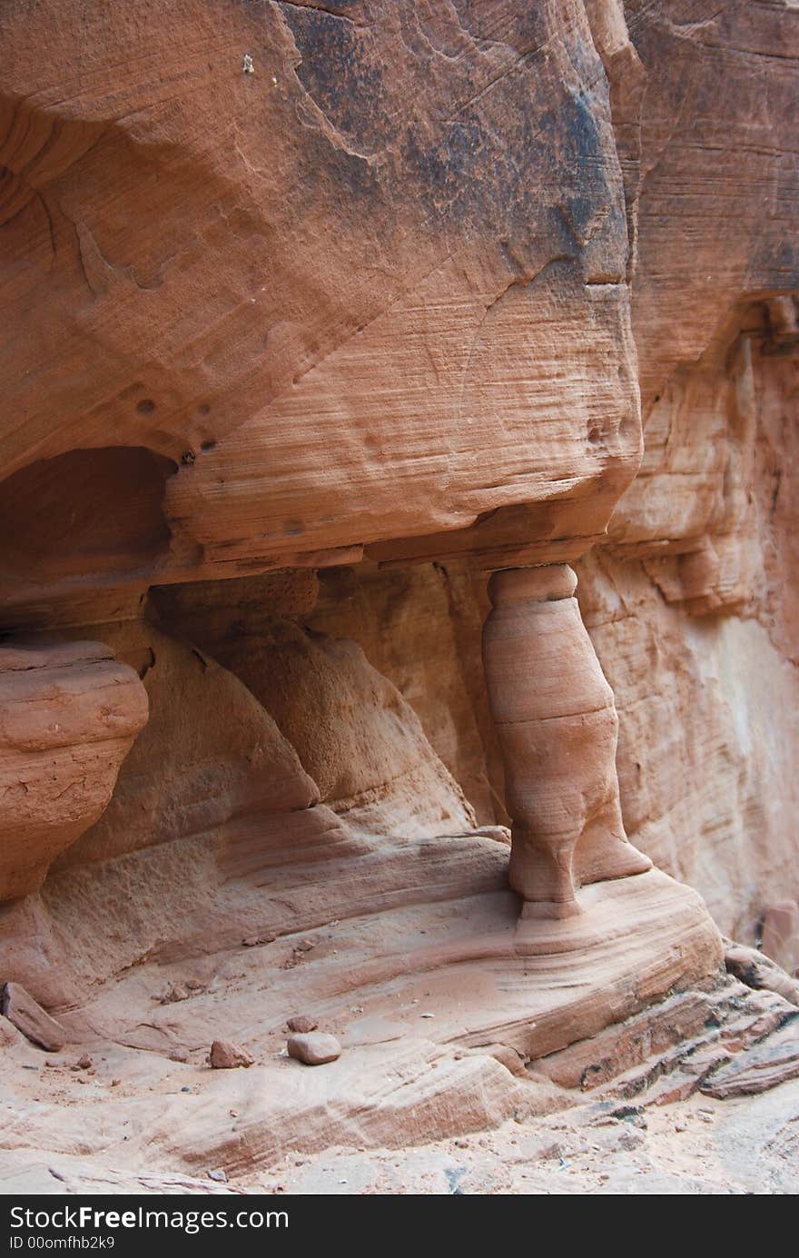 Rock formation with arch - Valley of fire SP