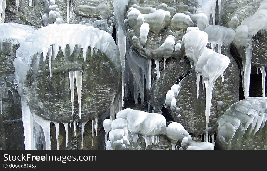 Icicles hanging and looking like a face with beard