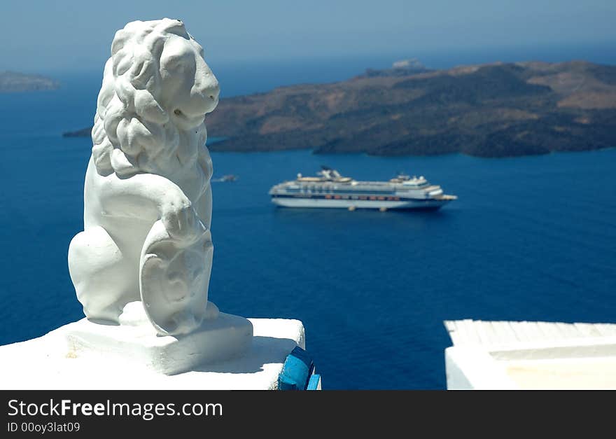 Statue and cruise ship at Santorini