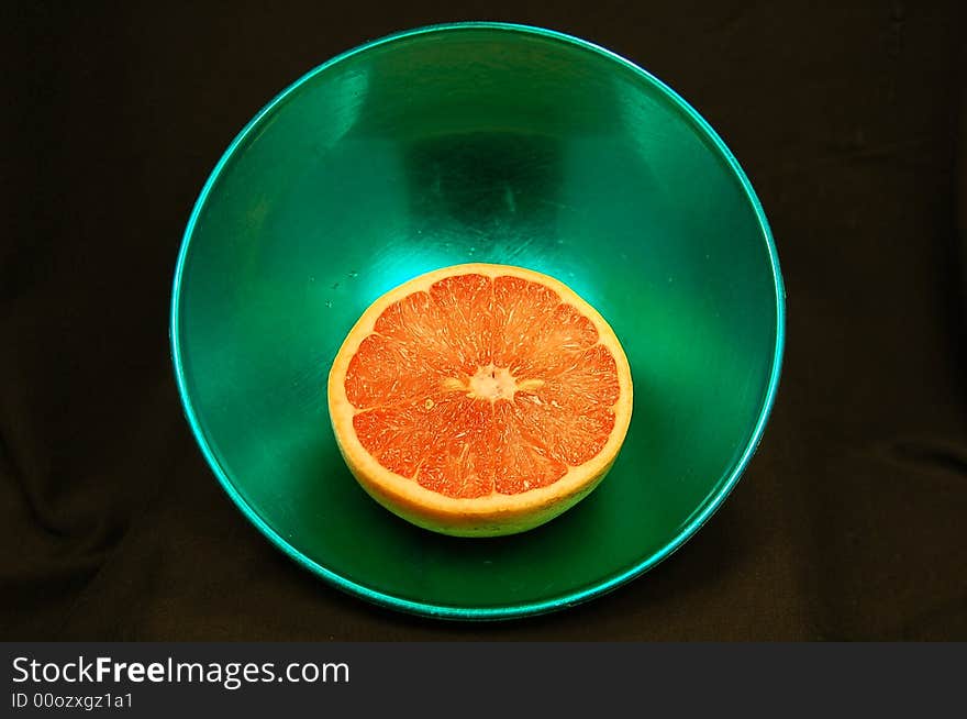 Grapefruit in bowl