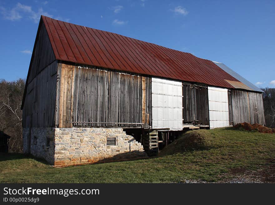 Historic Barn located near the middle bridge on Antietam National Battlefield. Historic Barn located near the middle bridge on Antietam National Battlefield