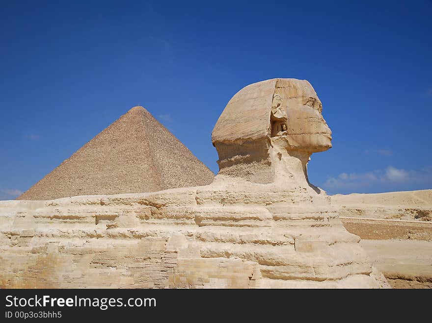 Sphinx and Pyramid of pharaoh Cheops. Giza in Egypt.