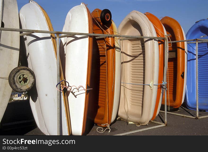 Standing boats