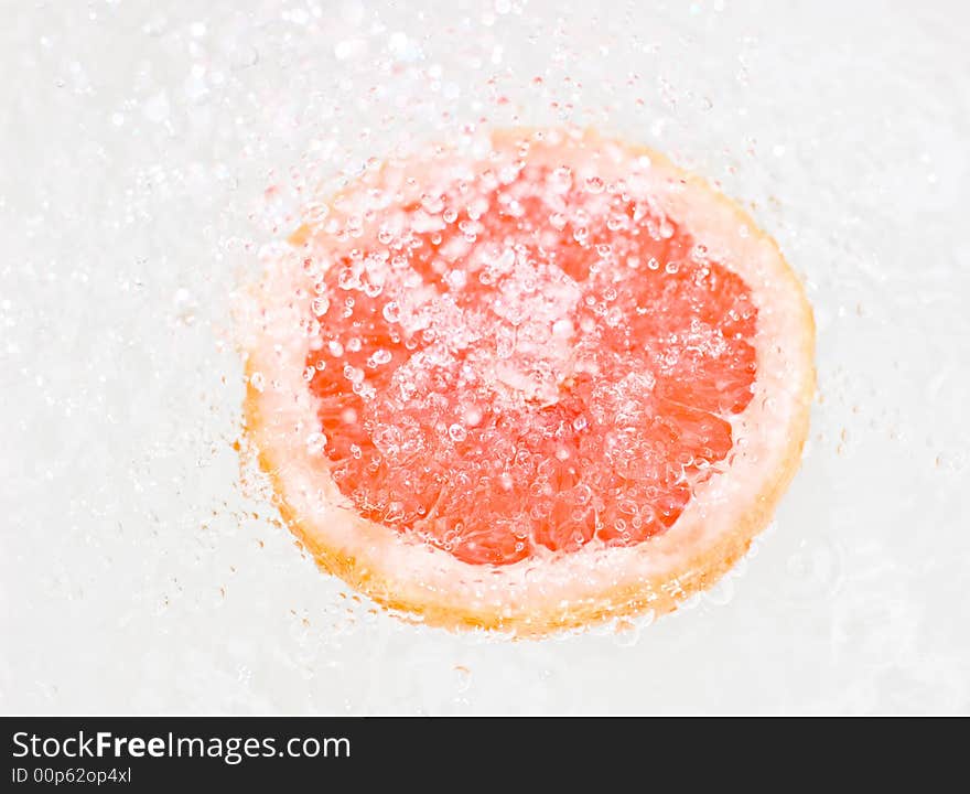 Grapefruit with drops