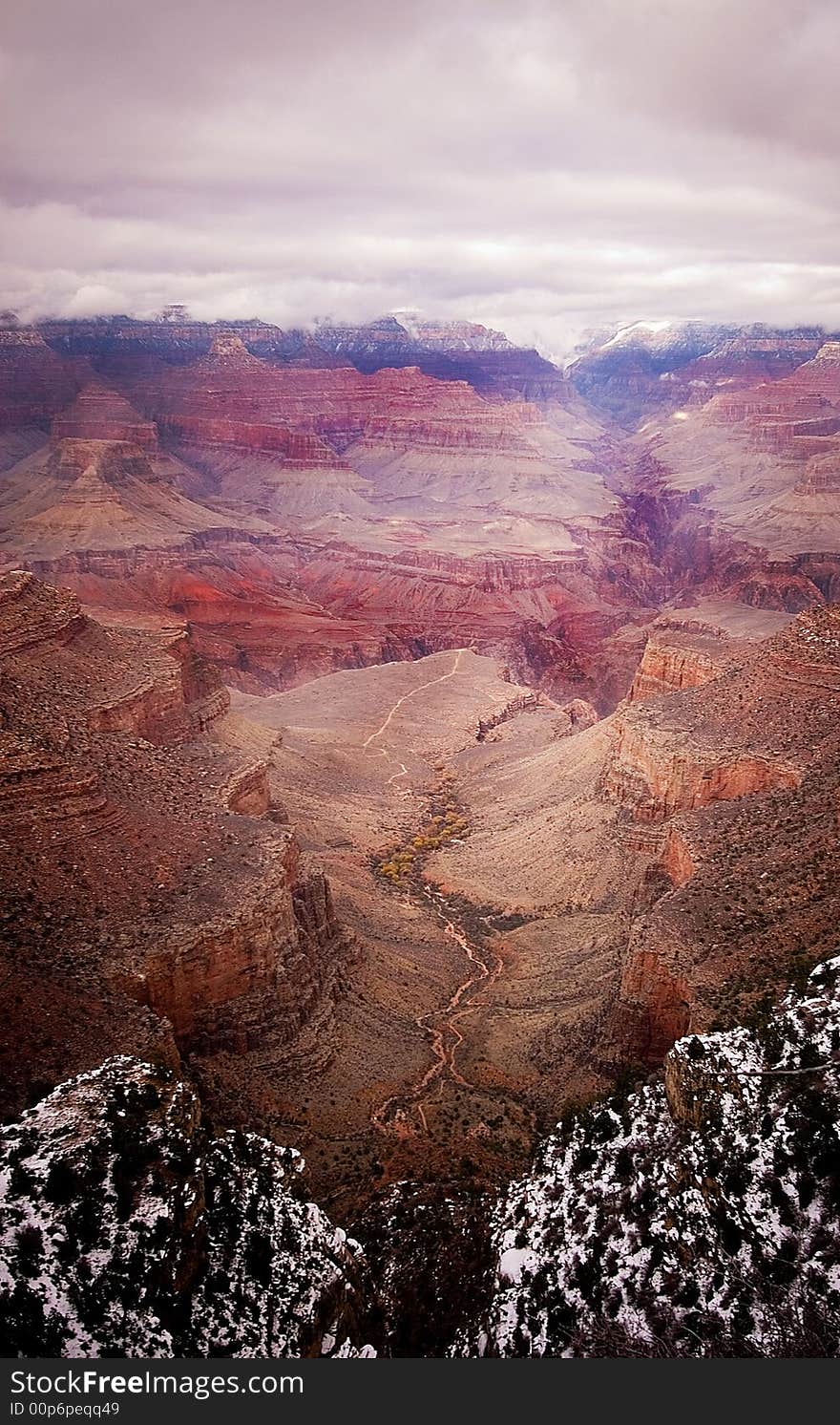 A shot into the grand canyon from one of the viewpoints.