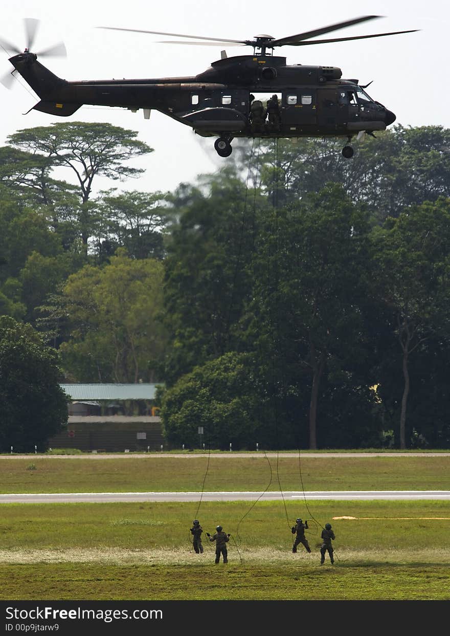 Helicopter Rappeling, Singapore