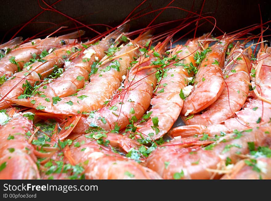 Prawns whit parsley before cooking