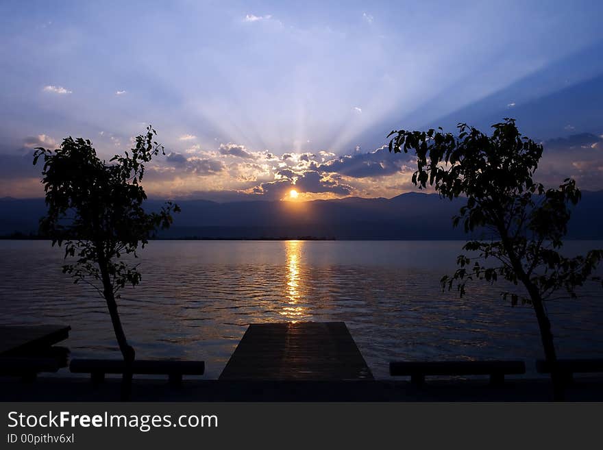 The dock in the morning,the sunshine is very beautiful. The dock in the morning,the sunshine is very beautiful