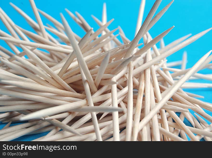 Toothpicks in a very unorganized pile.