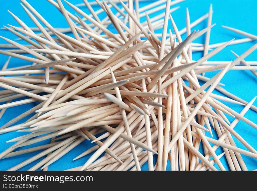 Toothpicks in a very unorganized pile.