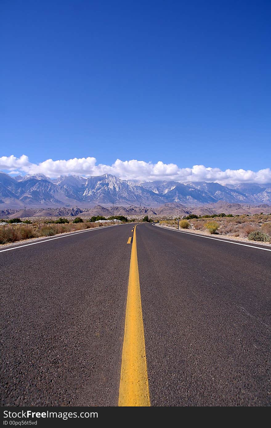 Road to Sierra Mountains, California. Road to Sierra Mountains, California