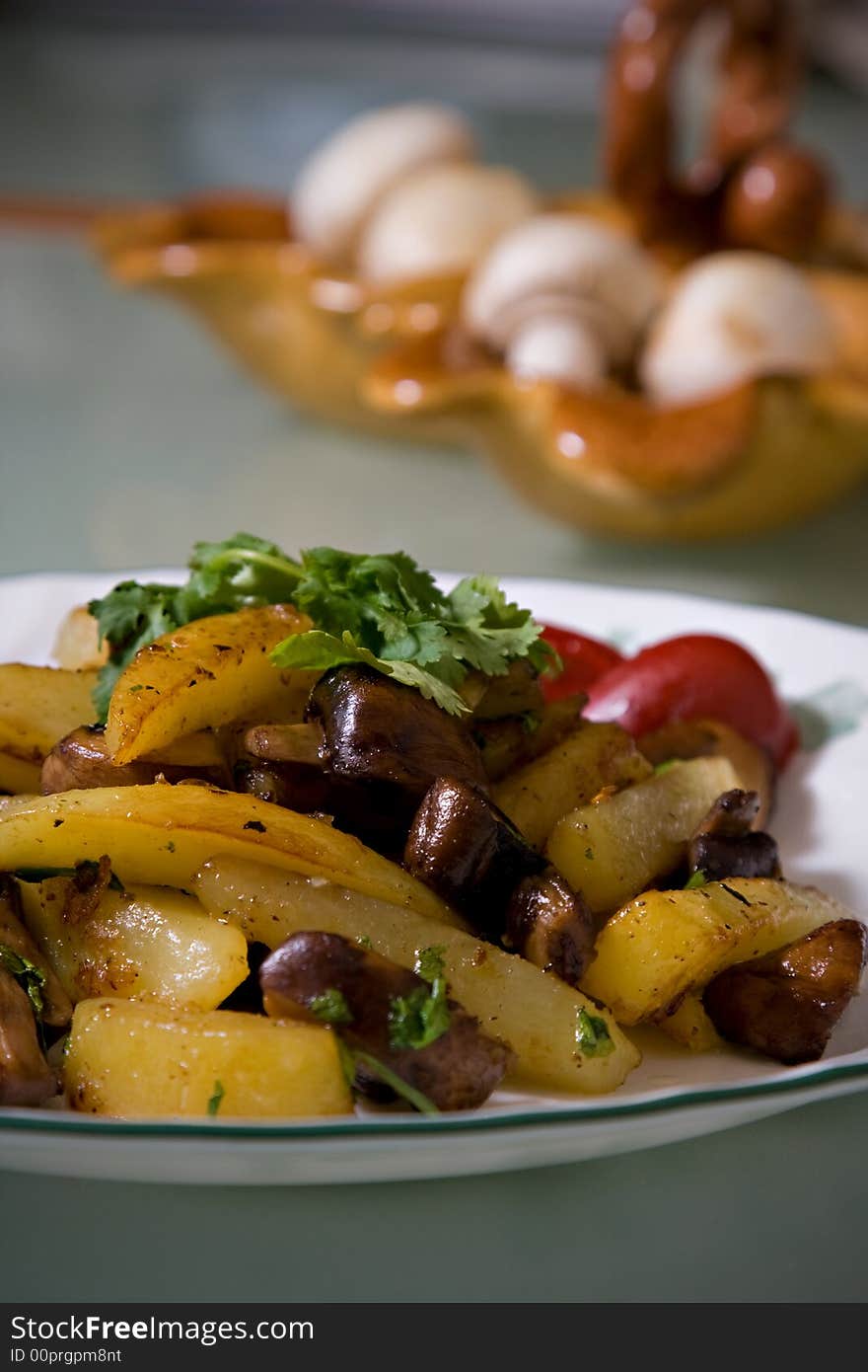 Fried Potatoes with Mushrooms