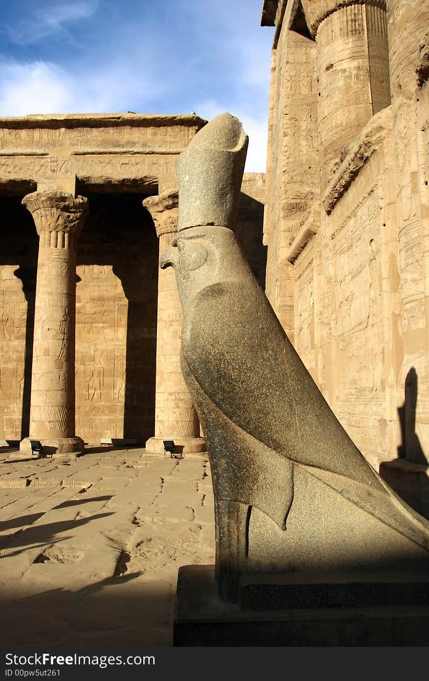 Falcon statue at the entrance to Edfu temple(Egypt)