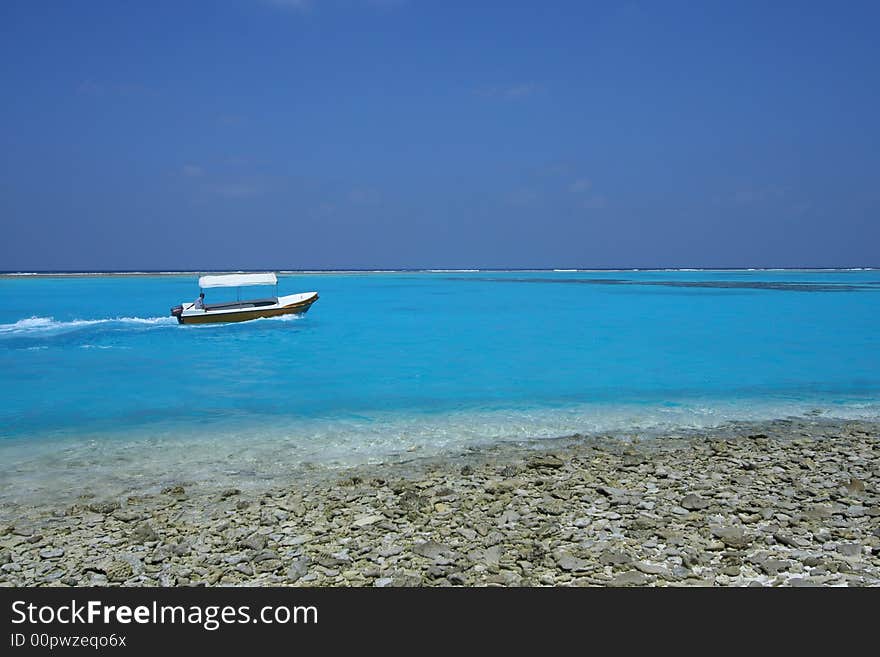 The boat in paradise