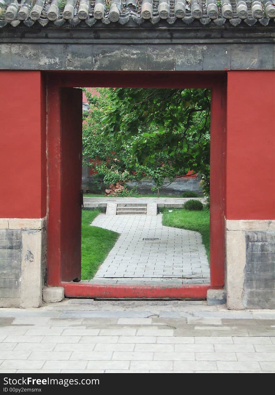 Door and pathway in Shenyang Imperial Palace