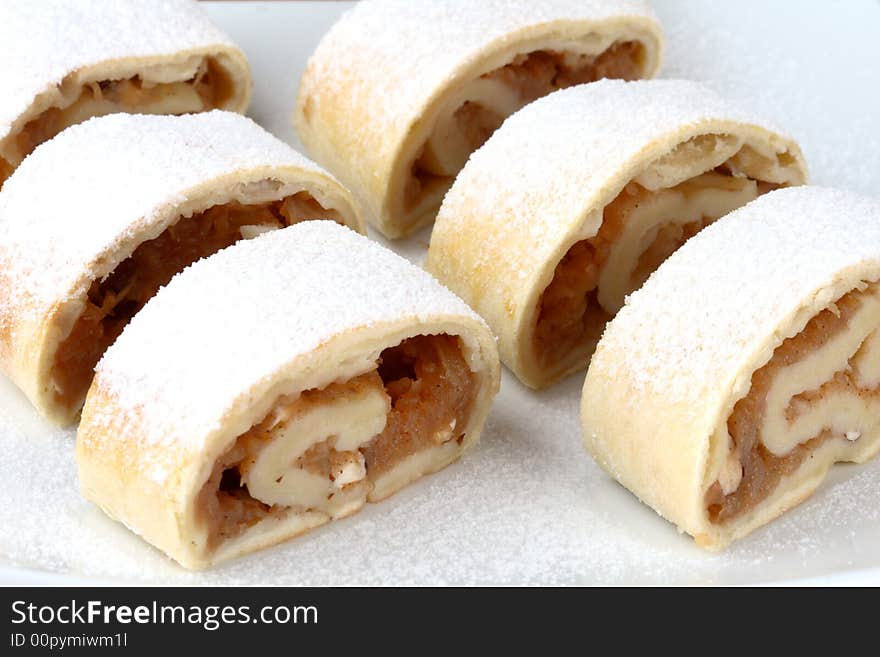 Apple roll (strudel)