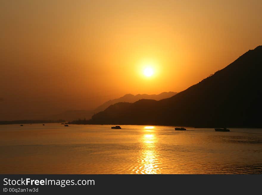 Sunset Of Fuchun River