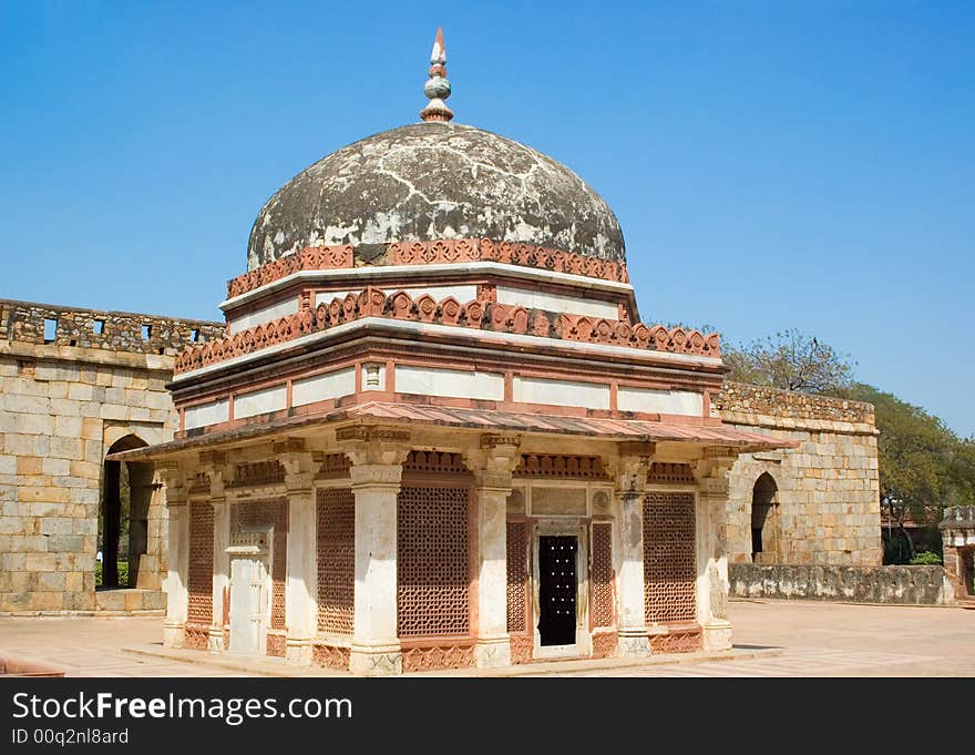 This is the photograph of tomb in a Qutub Minar(the tallest brick minaret in the world and situated in delh). This is the photograph of tomb in a Qutub Minar(the tallest brick minaret in the world and situated in delh).