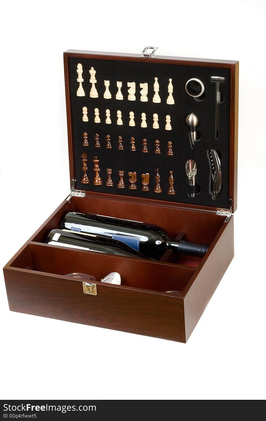 Box with chess figures and vine set